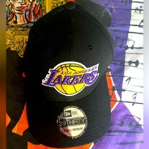 New Lakers hat, in perfect condition never used.